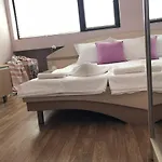 Sea Garden Residence Burgas 公寓 *